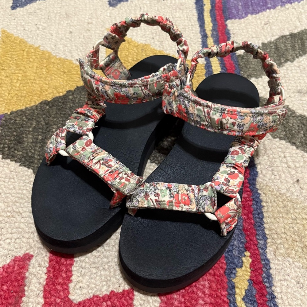 Universal Thread Pink Floral Platform Sandals Size 7